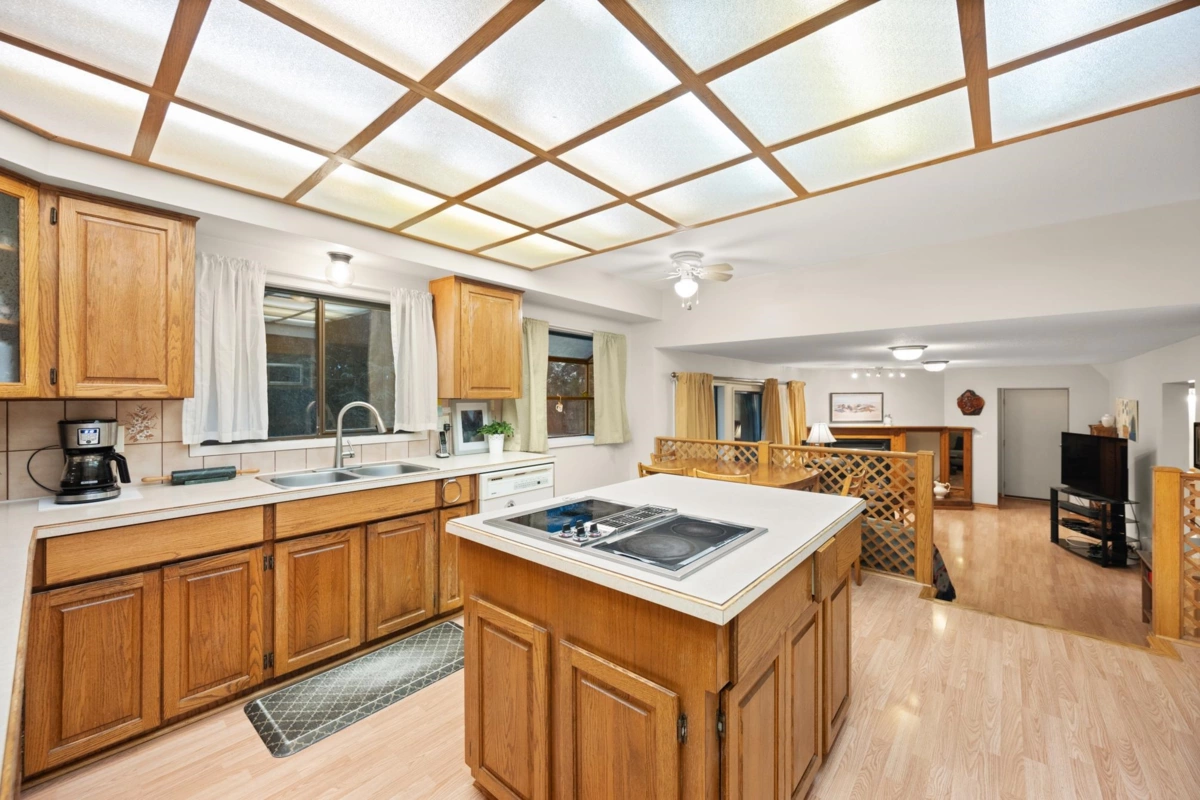 Walk-In Closet Photo of 34660 Walker Crescent, Abbotsford, BC