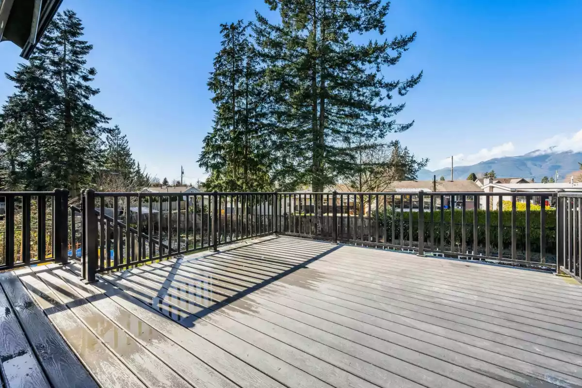 Hallway Photo of 10125 Shamrock Drive, Chilliwack, BC