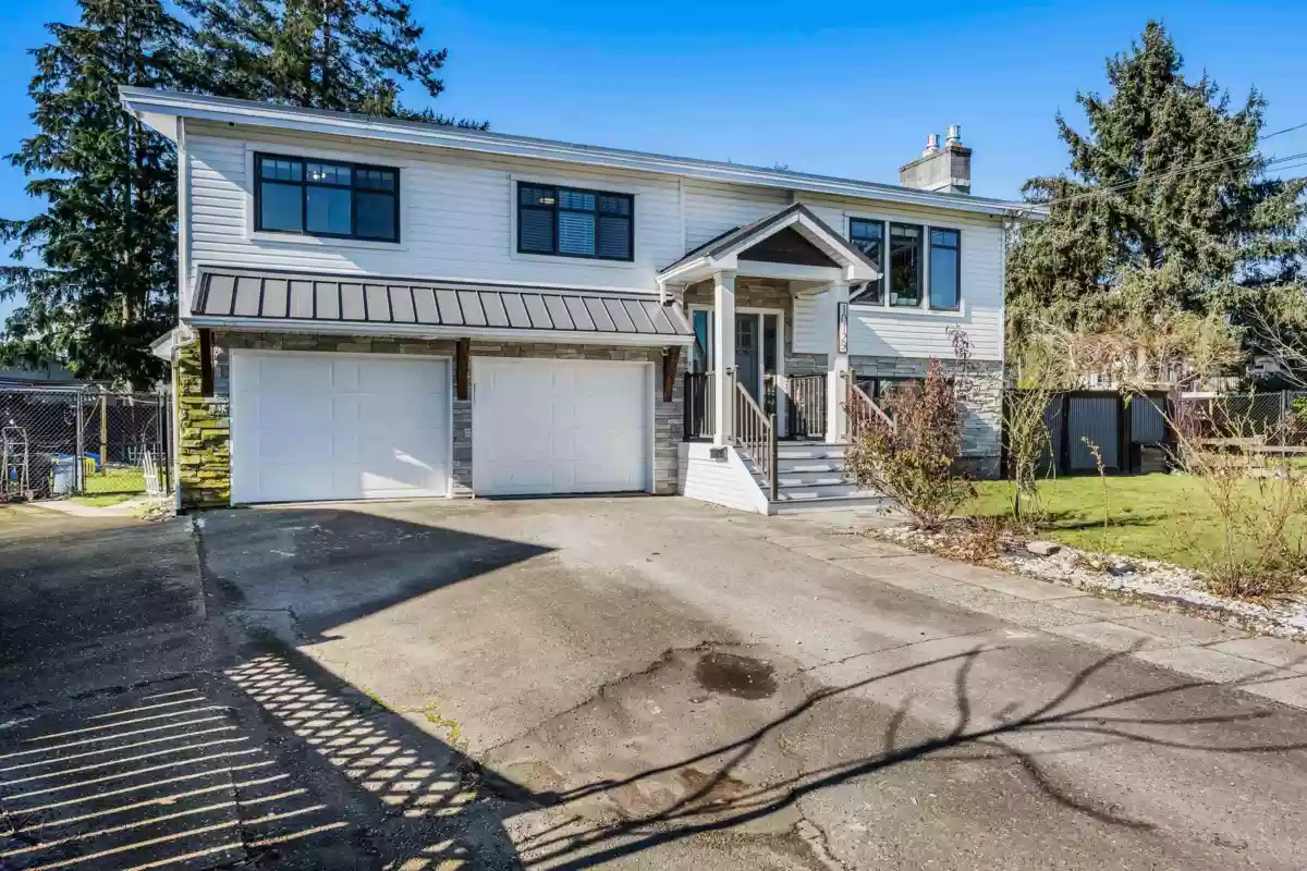 Kitchen Island Photo of 10125 Shamrock Drive, Chilliwack, BC