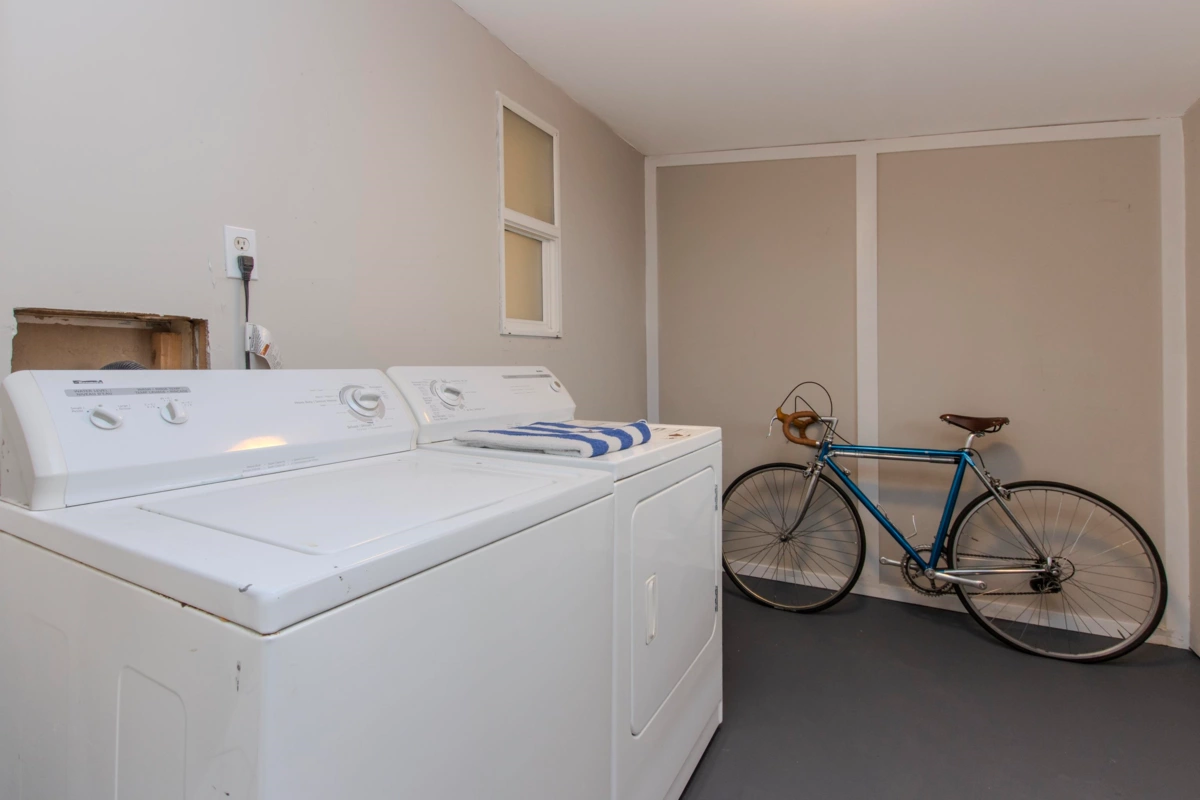 Basement Recreation Room Photo of 39727 Government Road, Squamish, BC