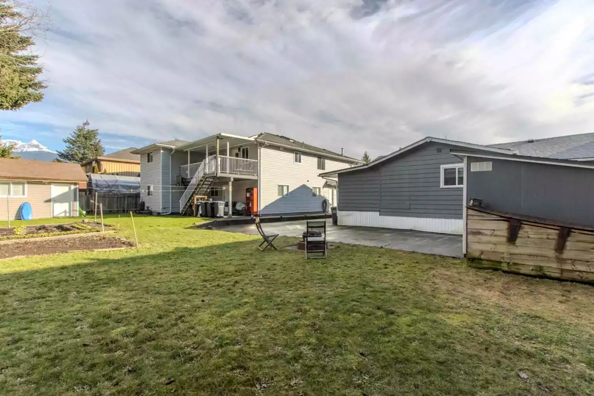 Entry Foyer Photo of 39727 Government Road, Squamish, BC
