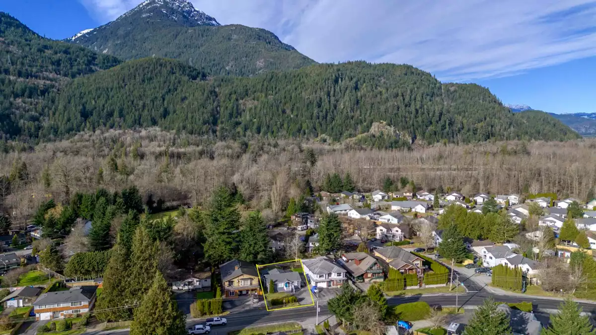 Garage Interior Photo of 39727 Government Road, Squamish, BC