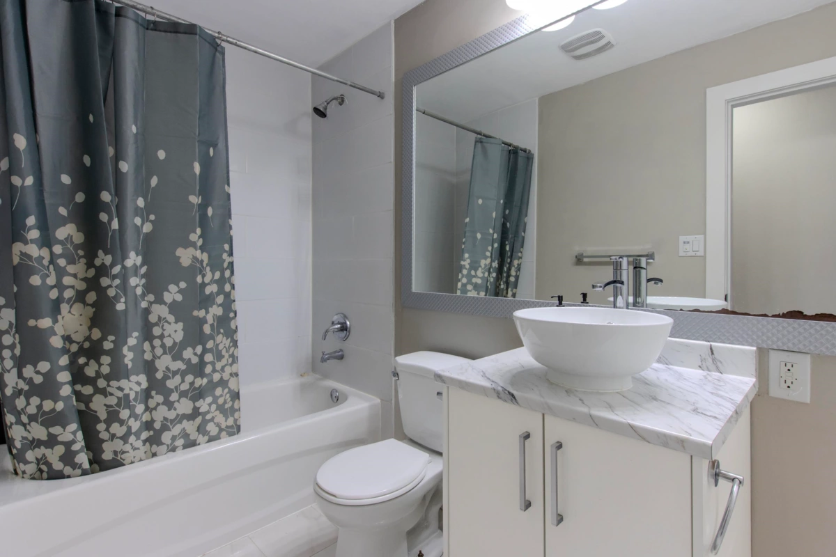 Guest Bathroom Photo of 39727 Government Road, Squamish, BC