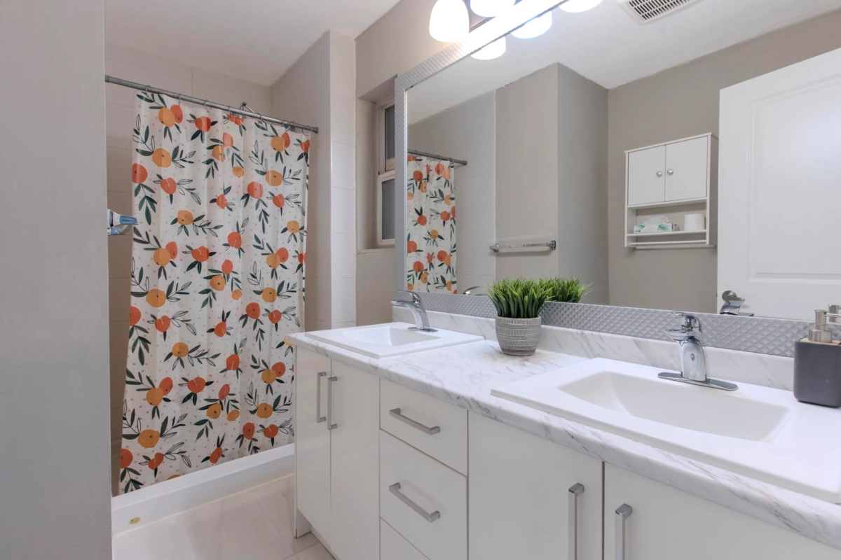 Walk-In Closet Photo of 39727 Government Road, Squamish, BC