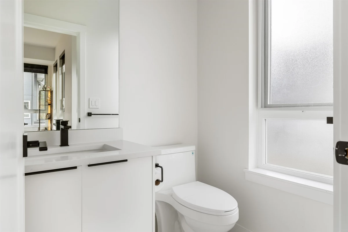 Guest Bathroom Photo of 8 11851 232 Street, Maple Ridge, BC