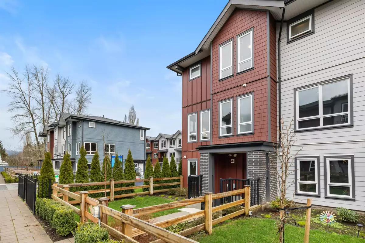 Living Room Photo of 8 11851 232 Street, Maple Ridge, BC