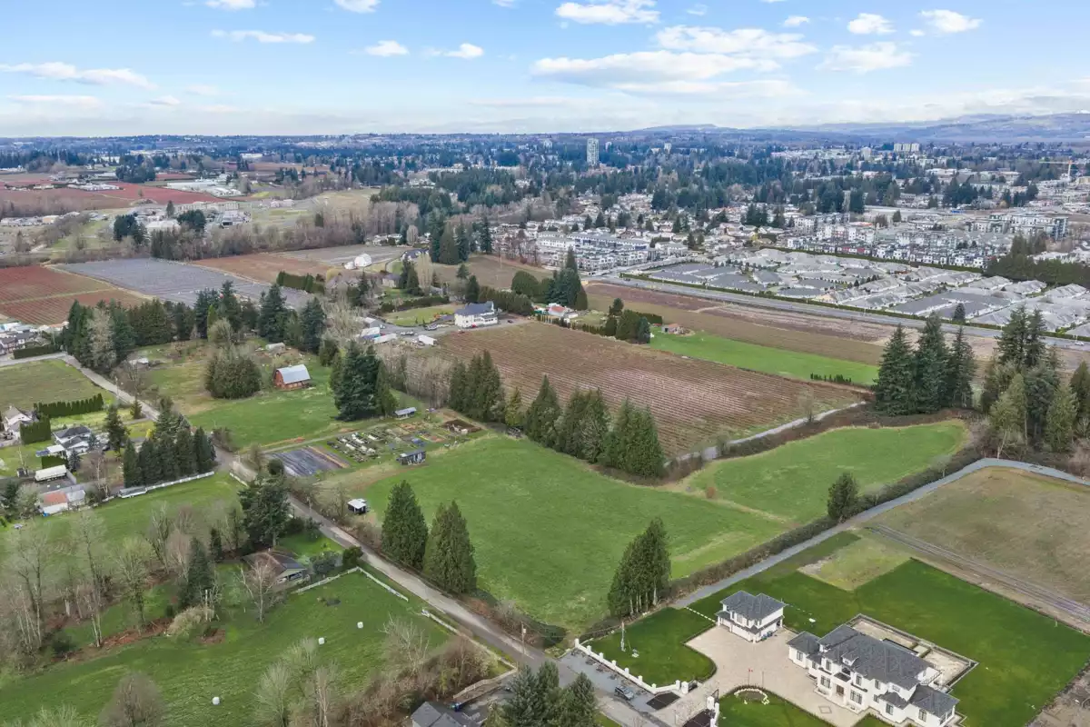 Kitchen Island Photo of 1264 Mccallum Road, Abbotsford, BC