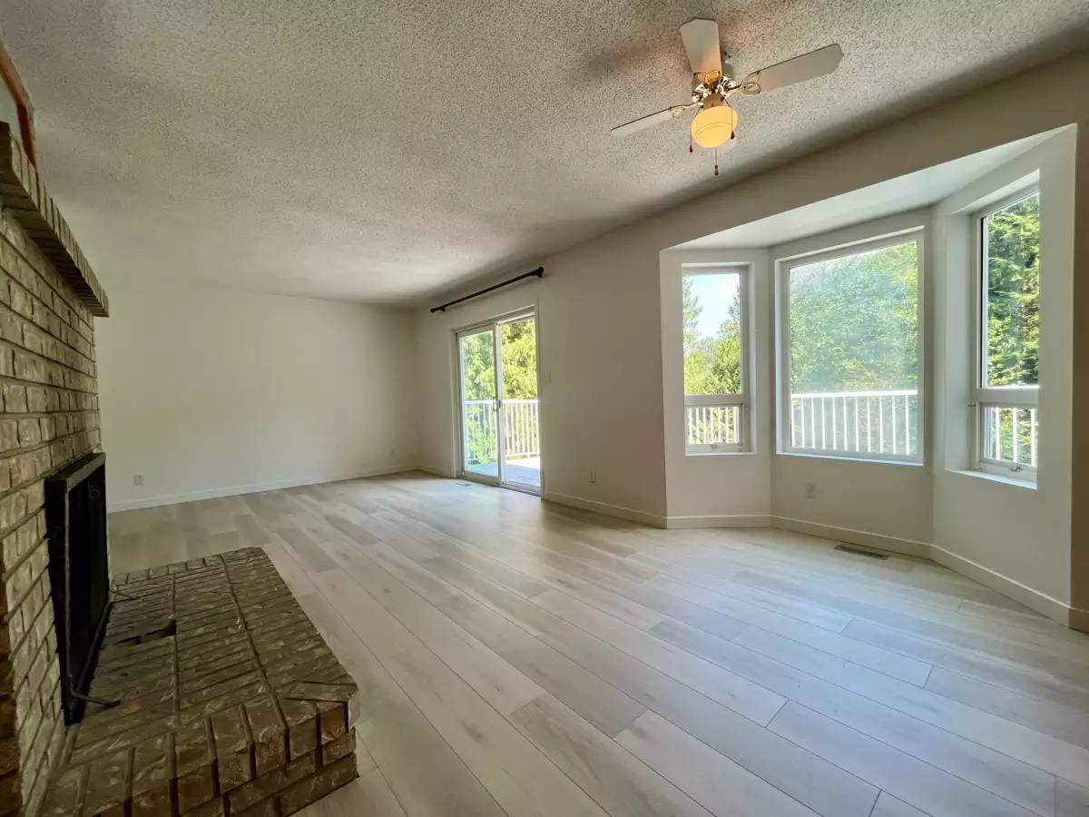 Breakfast Nook Photo of 6080 Ross Road, Chilliwack, BC