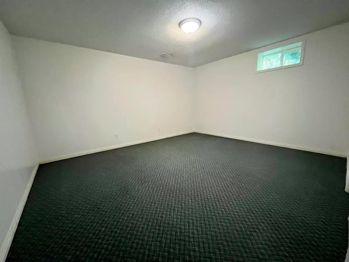 Entry Foyer Photo of 6080 Ross Road, Chilliwack, BC
