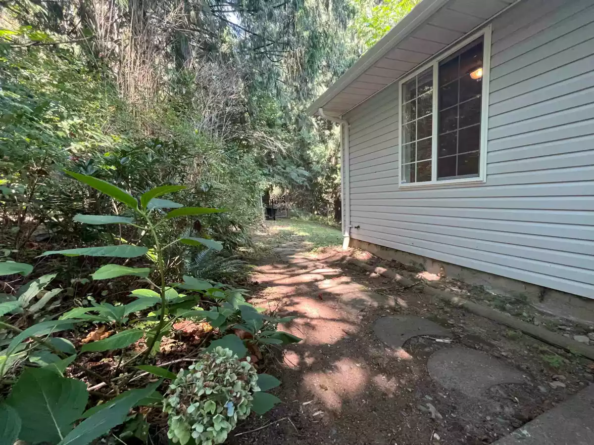 Garden / Landscaping Photo of 6080 Ross Road, Chilliwack, BC