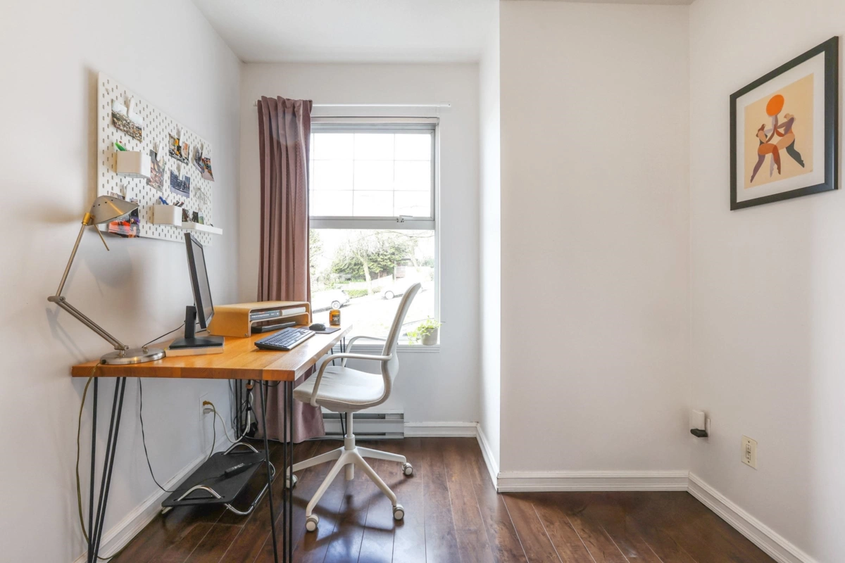 Bedroom 4 Photo of 304 135 Eleventh Street, New Westminster, BC