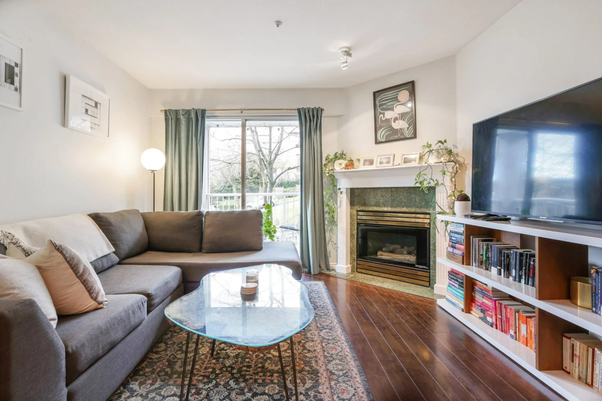 Living Room Photo of 304 135 Eleventh Street, New Westminster, BC