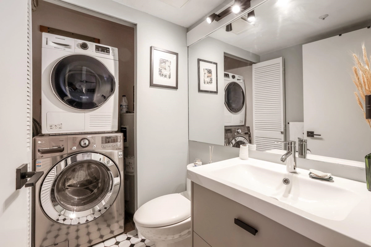 Powder Room Photo of 304 135 Eleventh Street, New Westminster, BC