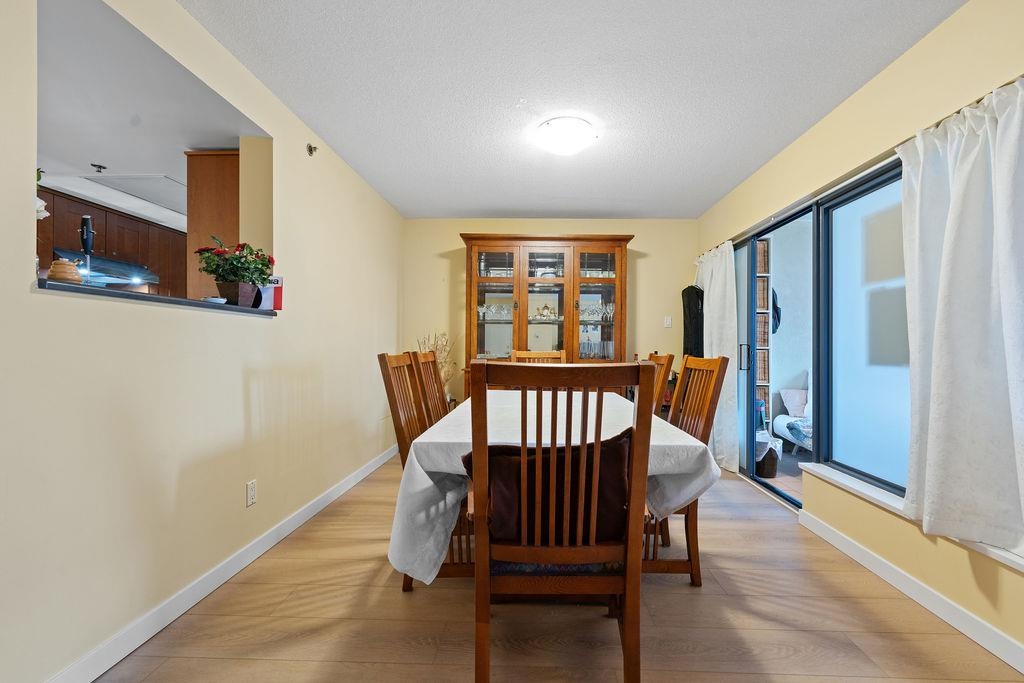 Kitchen Island Photo of 404 238 Alvin Narod Mews, Vancouver, BC