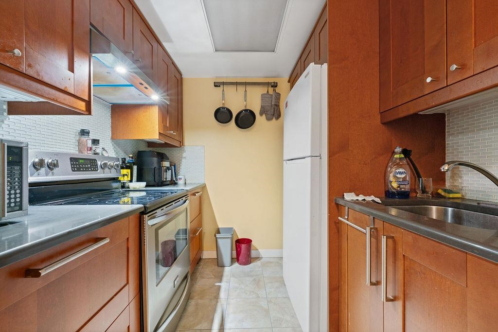 Primary Bathroom Photo of 404 238 Alvin Narod Mews, Vancouver, BC