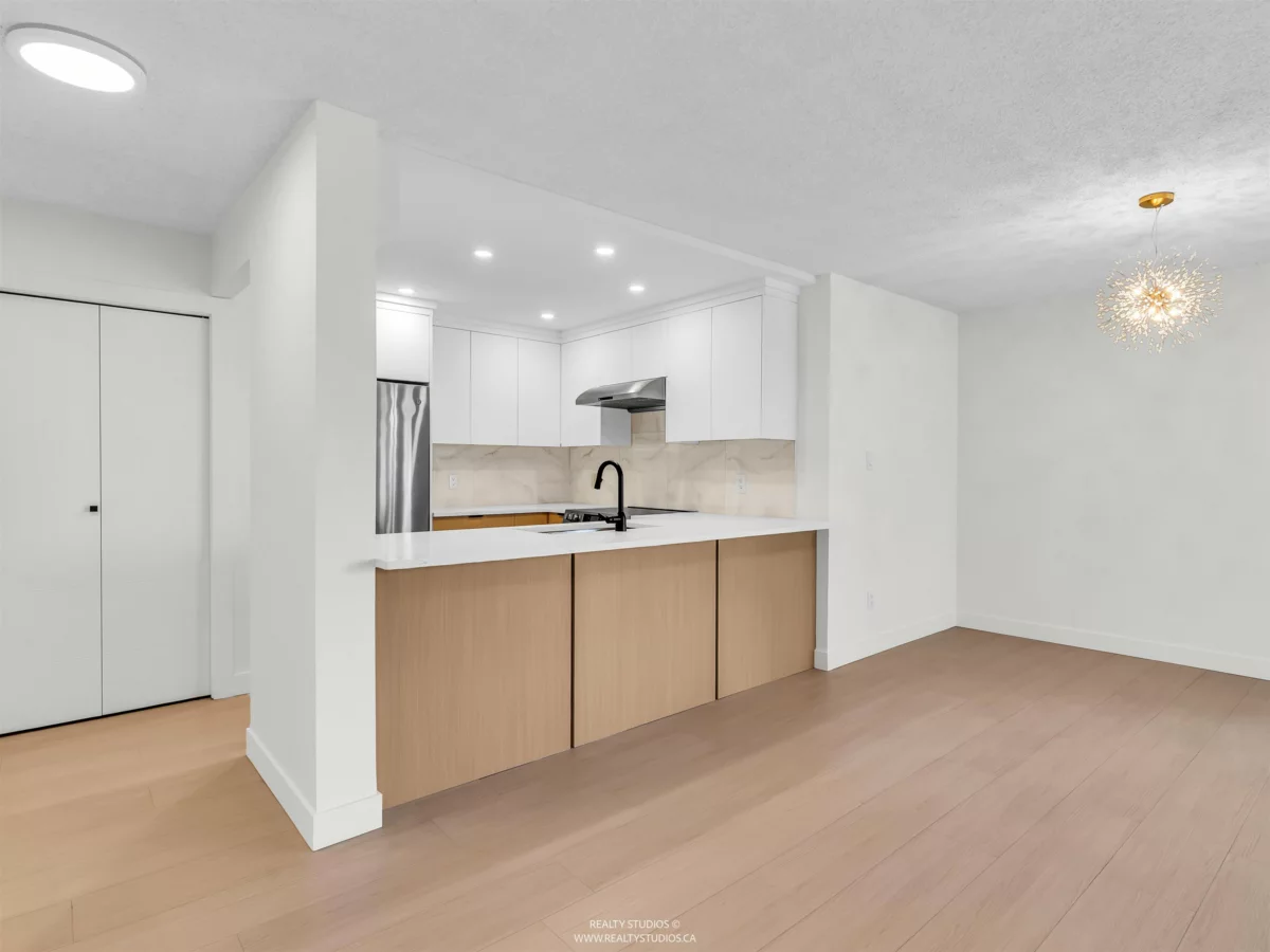 Dining Area Photo of 1003 1135 Quayside Drive, New Westminster, BC