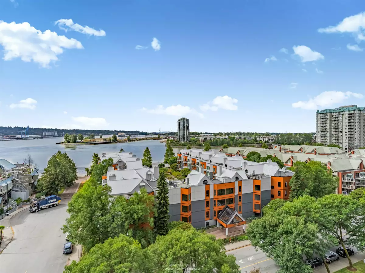 Kitchen Island Photo of 1003 1135 Quayside Drive, New Westminster, BC