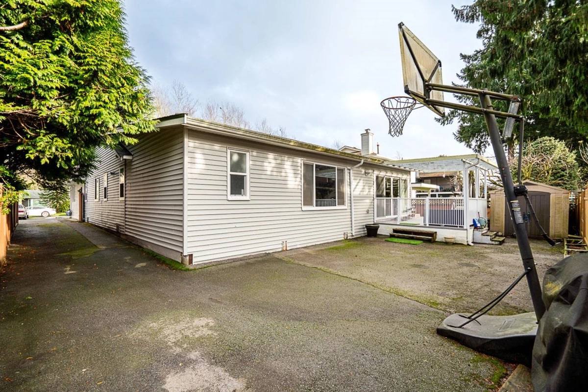 Walk-In Closet Photo of 13032 61 Avenue, Surrey, BC