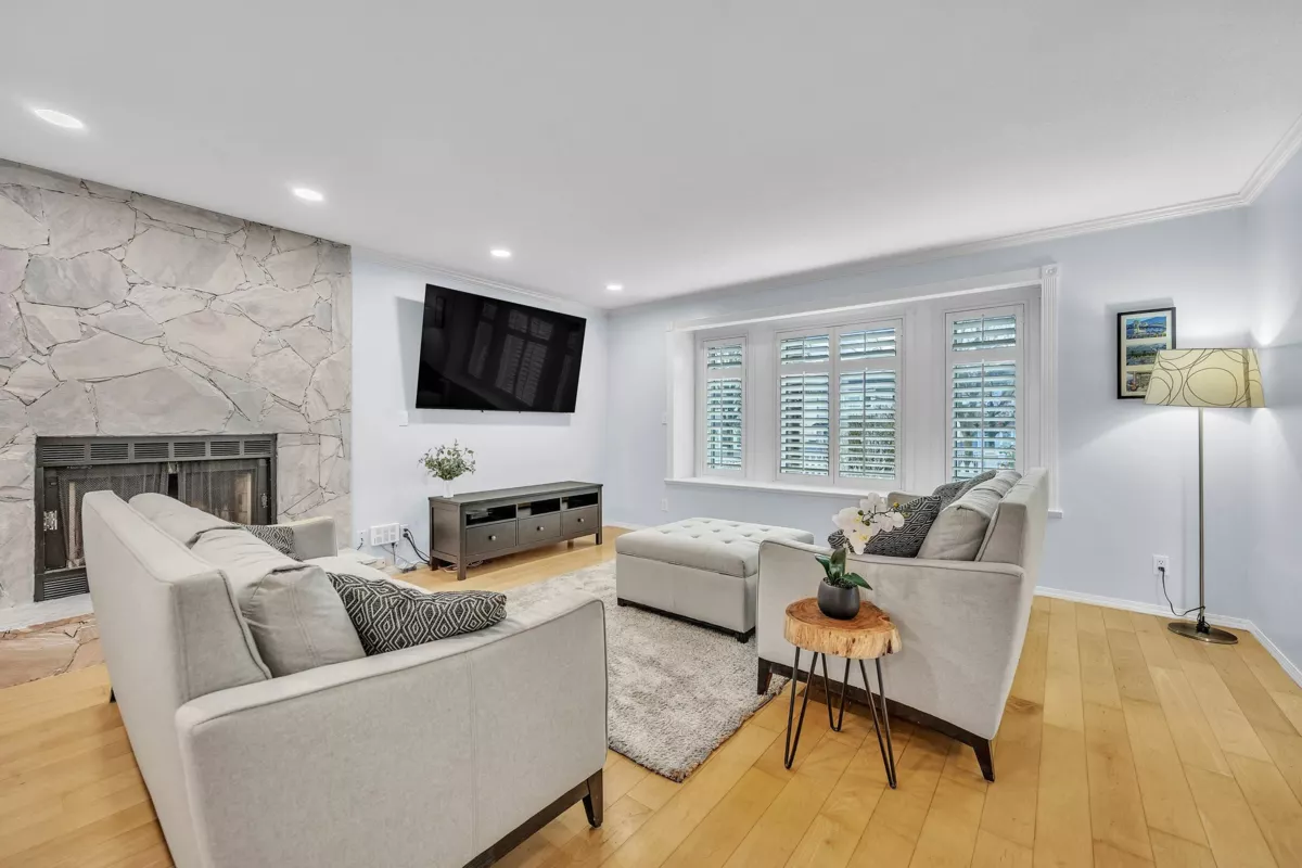 Dining Area Photo of 3539 Napier Street, Vancouver, BC