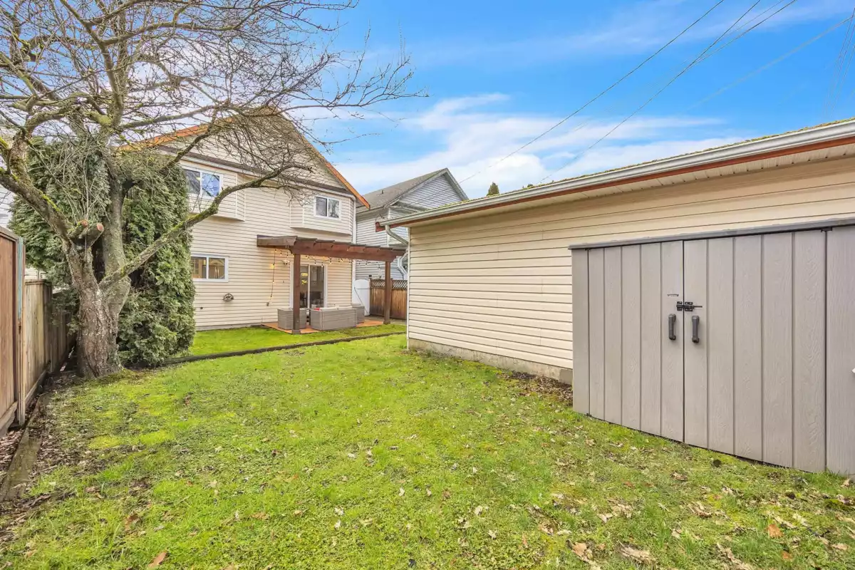 Hallway Photo of 3539 Napier Street, Vancouver, BC