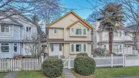 3539 Napier Street, Vancouver, BC, Renfrew VE — 5 bed single family residence for sale