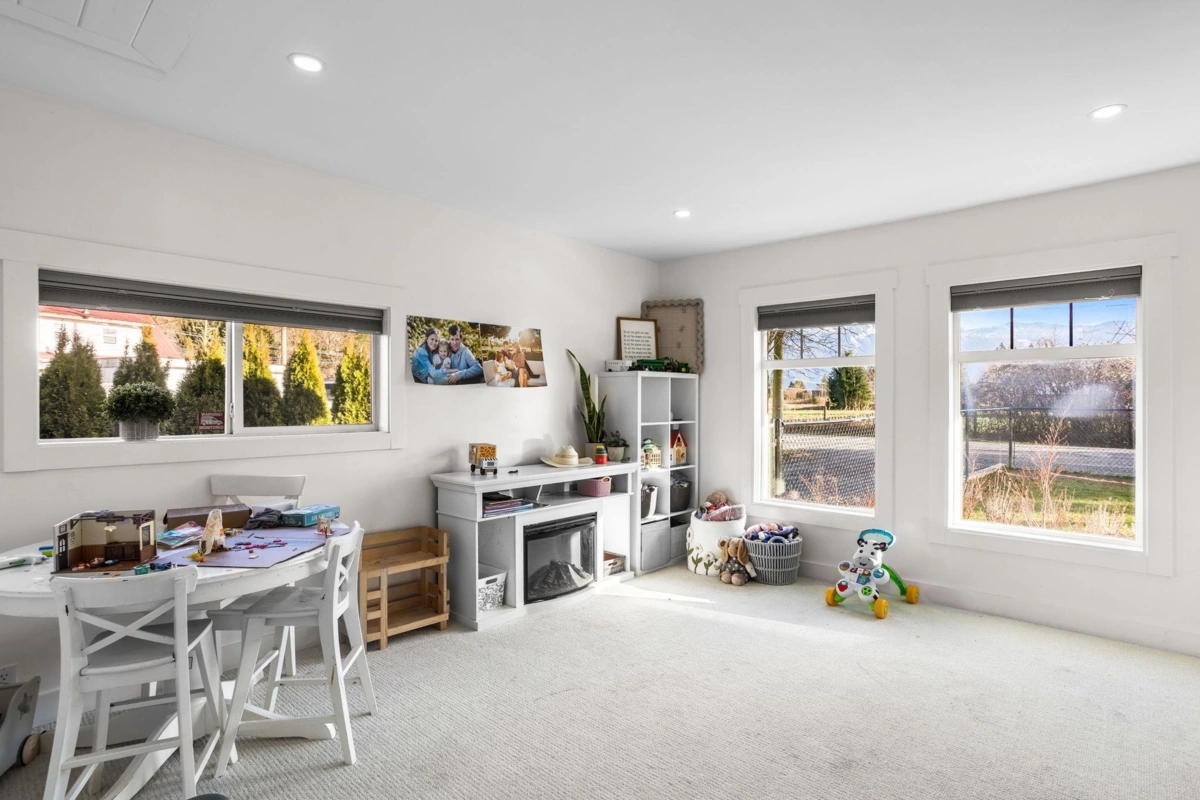 Bedroom 2 Photo of 6341 Mccallum Road, Agassiz, BC