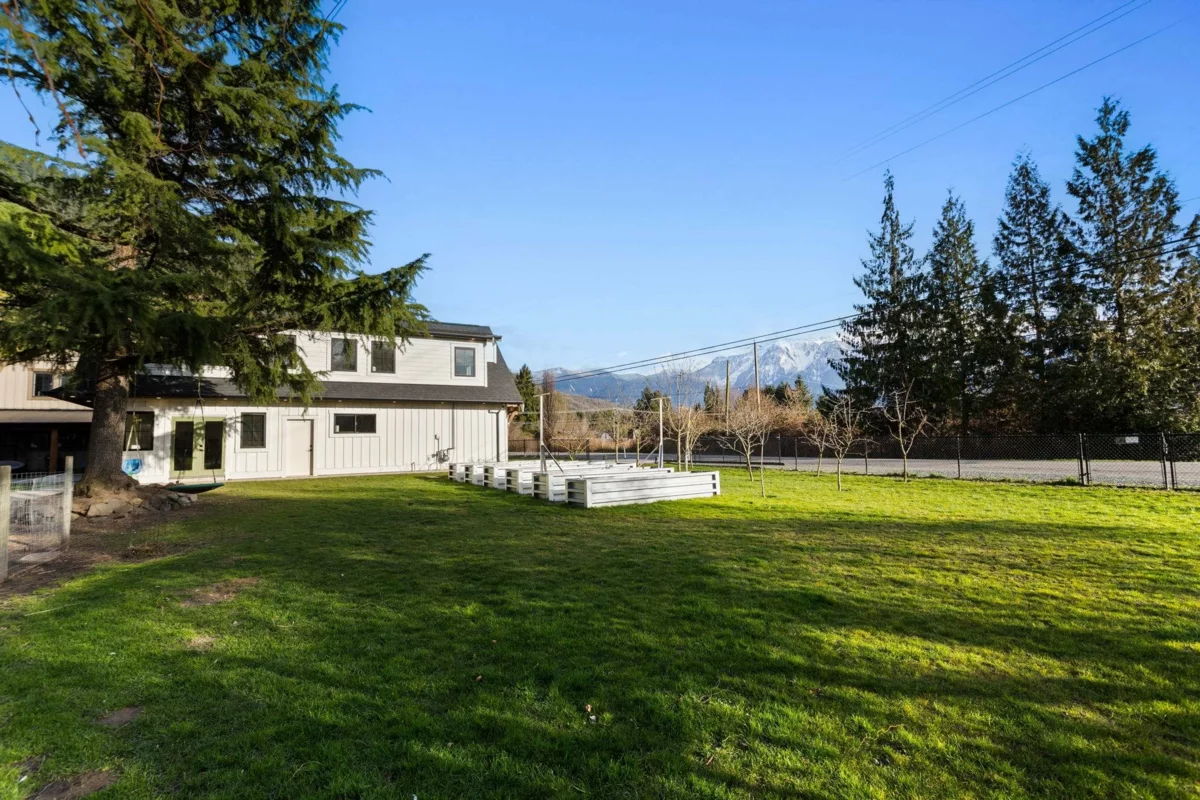 Entry Foyer Photo of 6341 Mccallum Road, Agassiz, BC