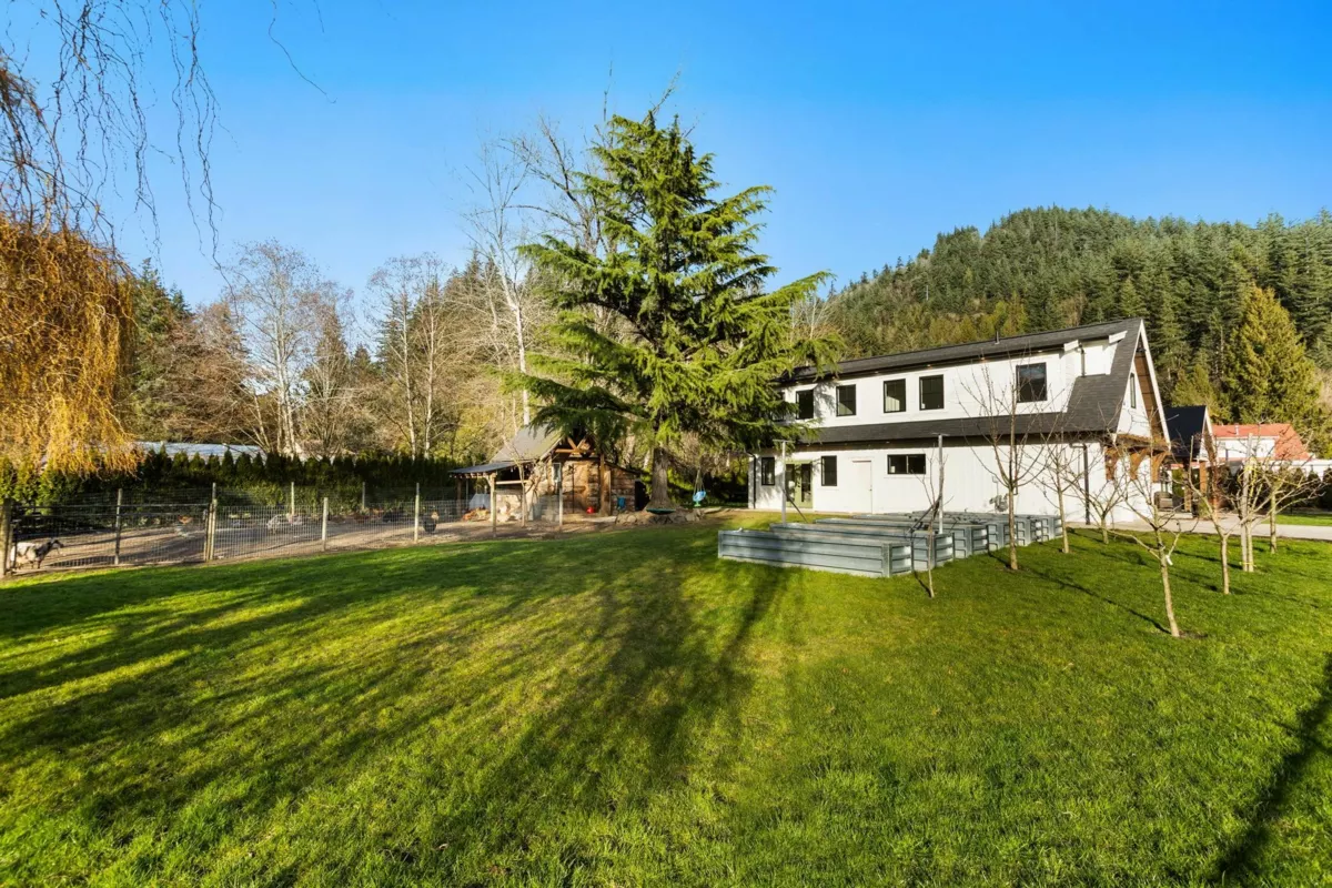 Hallway Photo of 6341 Mccallum Road, Agassiz, BC
