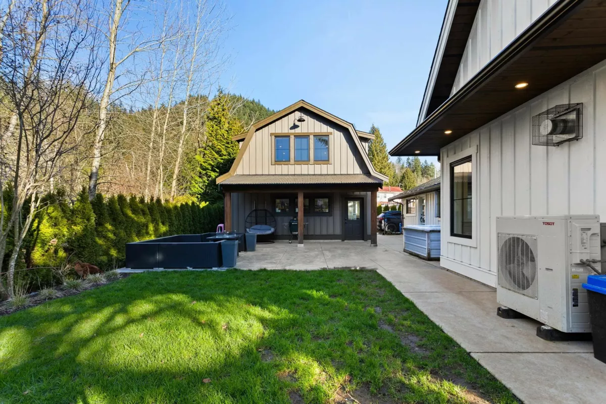 Staircase Photo of 6341 Mccallum Road, Agassiz, BC