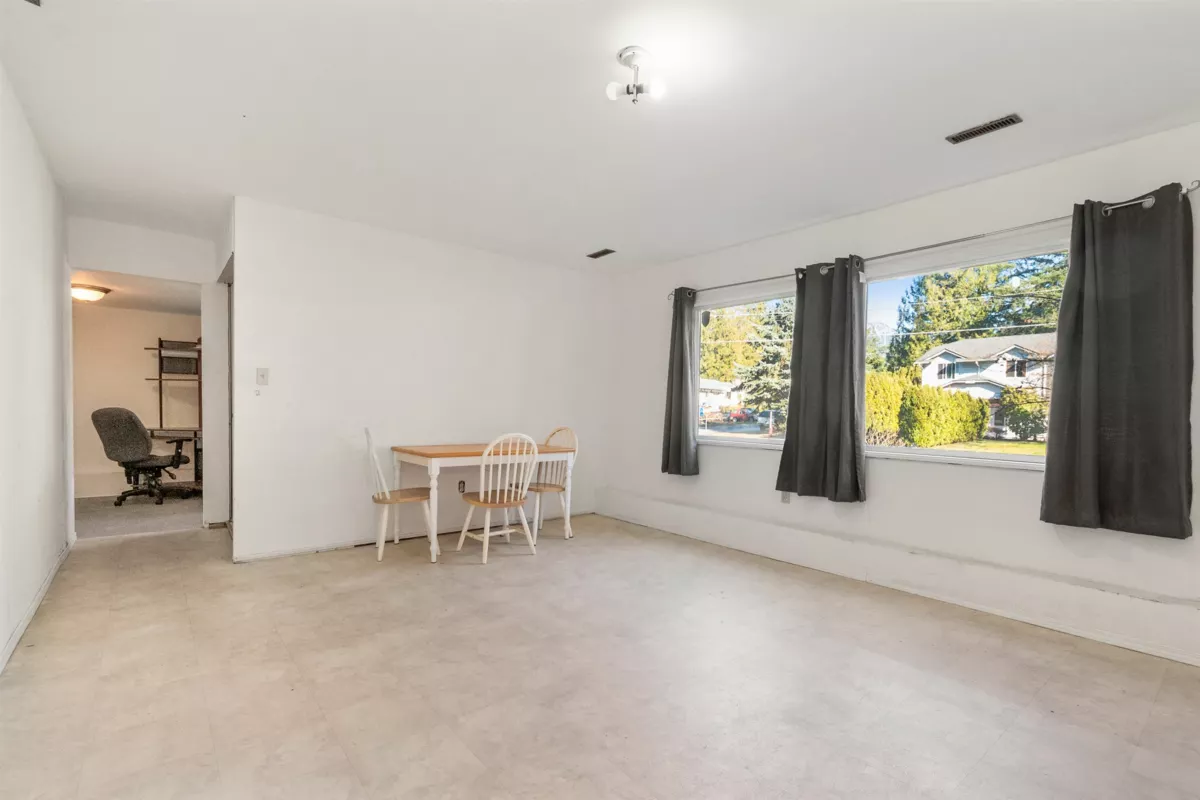 Garage Interior Photo of 20143 Silverview Road, Hope, BC