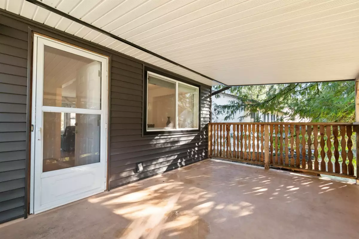 Kitchen Photo of 20143 Silverview Road, Hope, BC