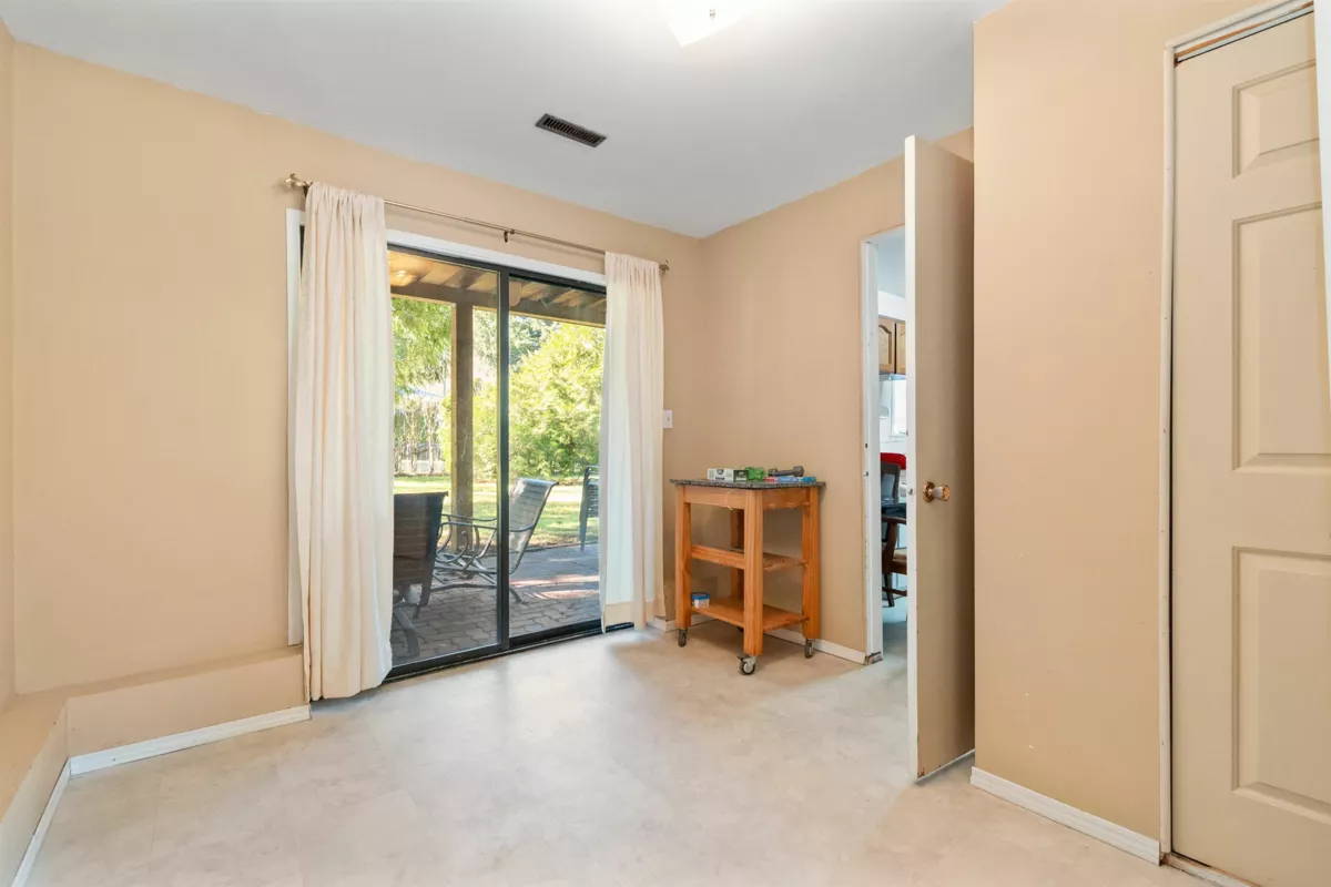 Outdoor Deck Photo of 20143 Silverview Road, Hope, BC