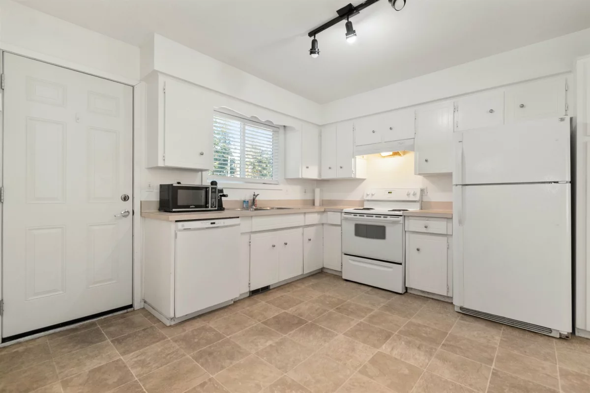 Powder Room Photo of 20143 Silverview Road, Hope, BC