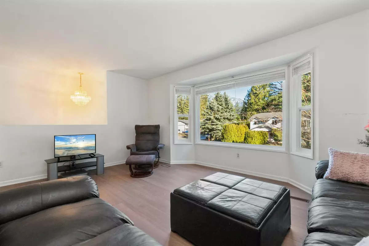 Walk-In Closet Photo of 20143 Silverview Road, Hope, BC