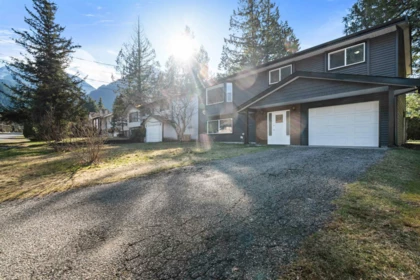 20143 Silverview Road, Hope, BC, Hope — Single Family Residence for sale