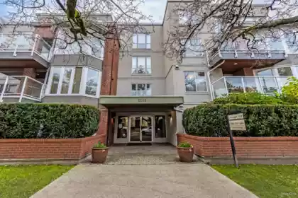 Front exterior of 207 2288 W 12th Avenue, Vancouver, BC