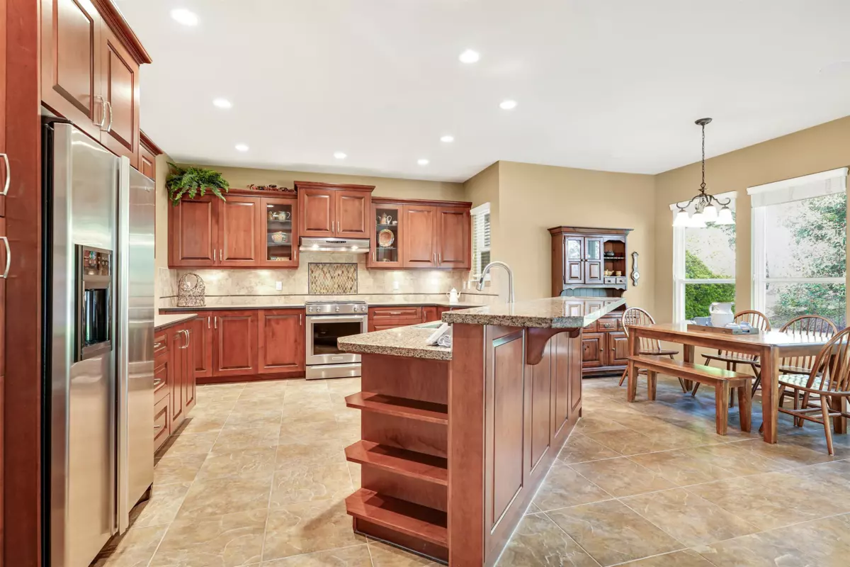 Walk-In Closet Photo of 2052 128a Street, Surrey, BC