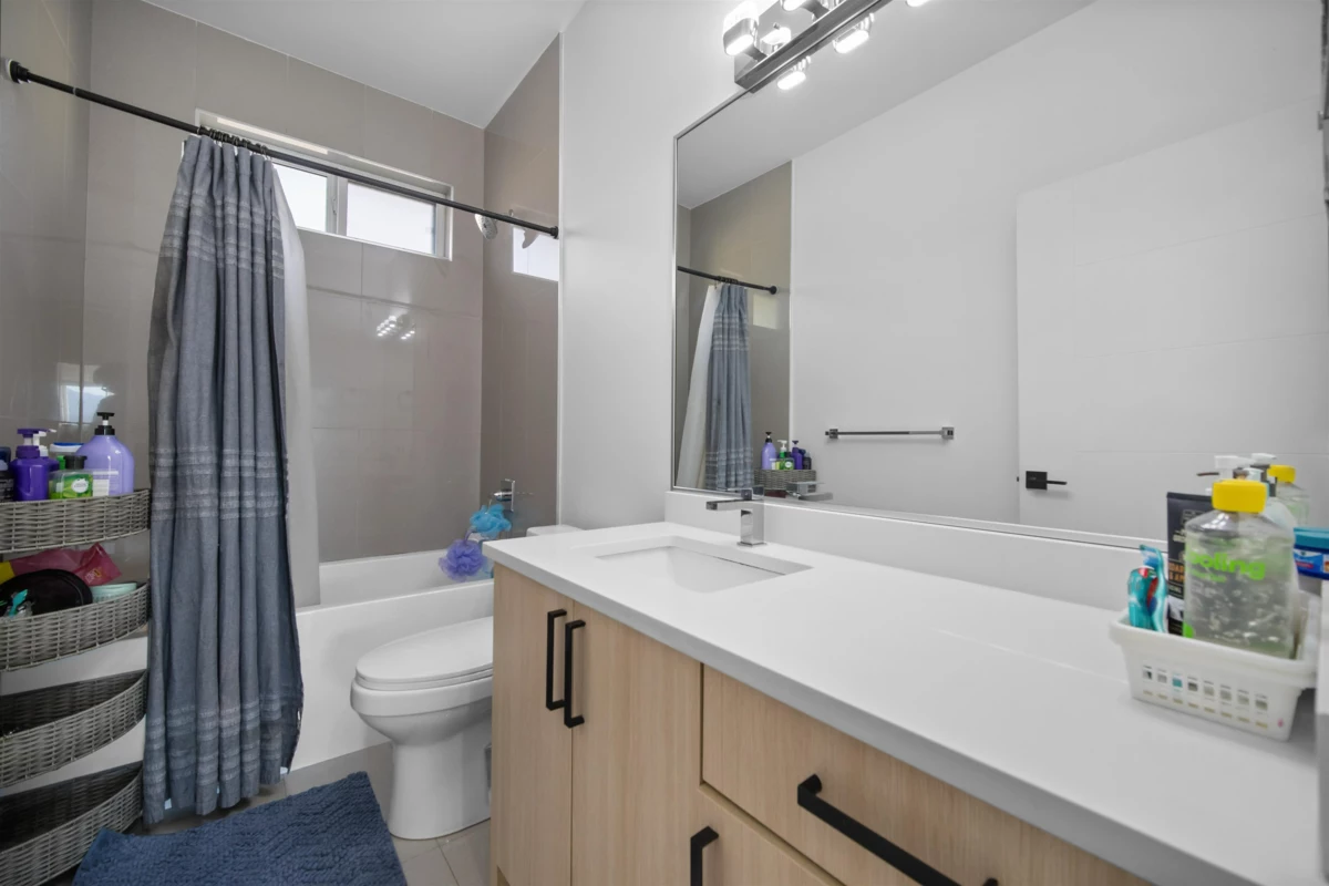 Guest Bathroom Photo of 34869 Ackerman Court, Abbotsford, BC