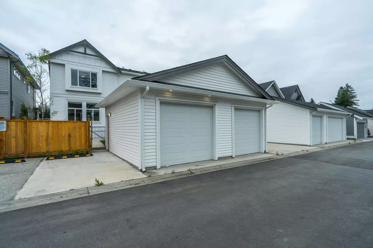 Guest Bathroom Photo of 20521 76 Avenue, Langley, BC