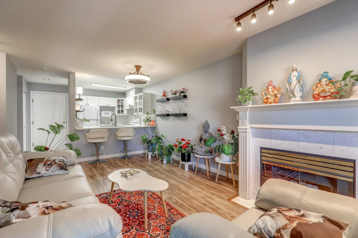 Breakfast Nook Photo of 210 15110 108 Avenue, Surrey, BC