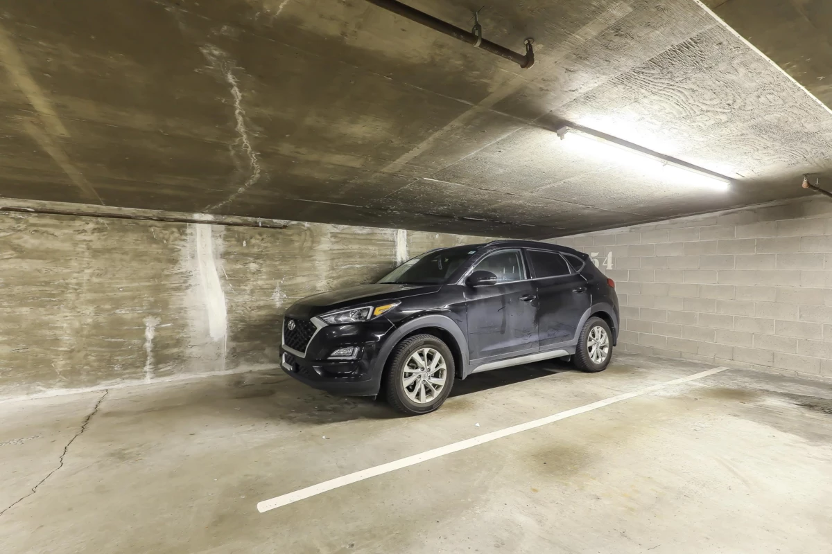 Hallway Photo of 210 15110 108 Avenue, Surrey, BC