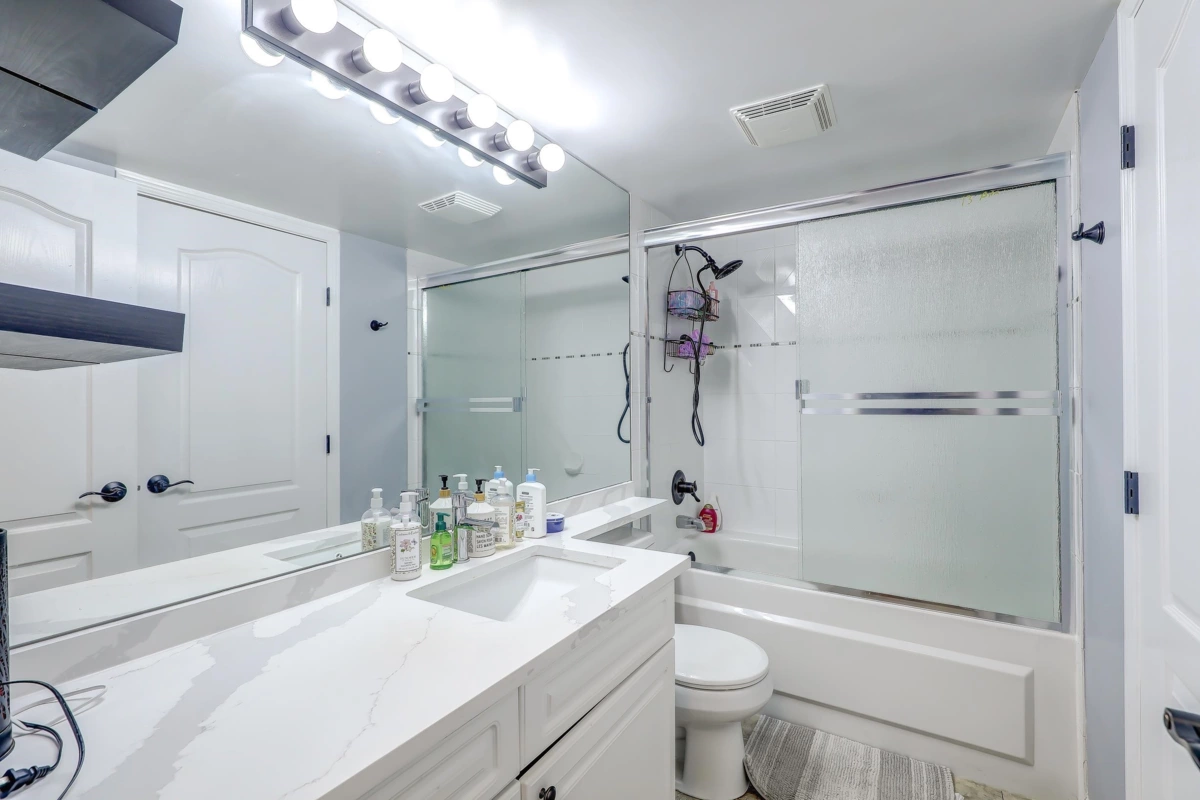 Laundry Room Photo of 210 15110 108 Avenue, Surrey, BC