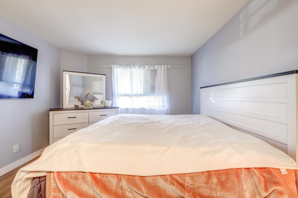 Loft / Bonus Room Photo of 210 15110 108 Avenue, Surrey, BC