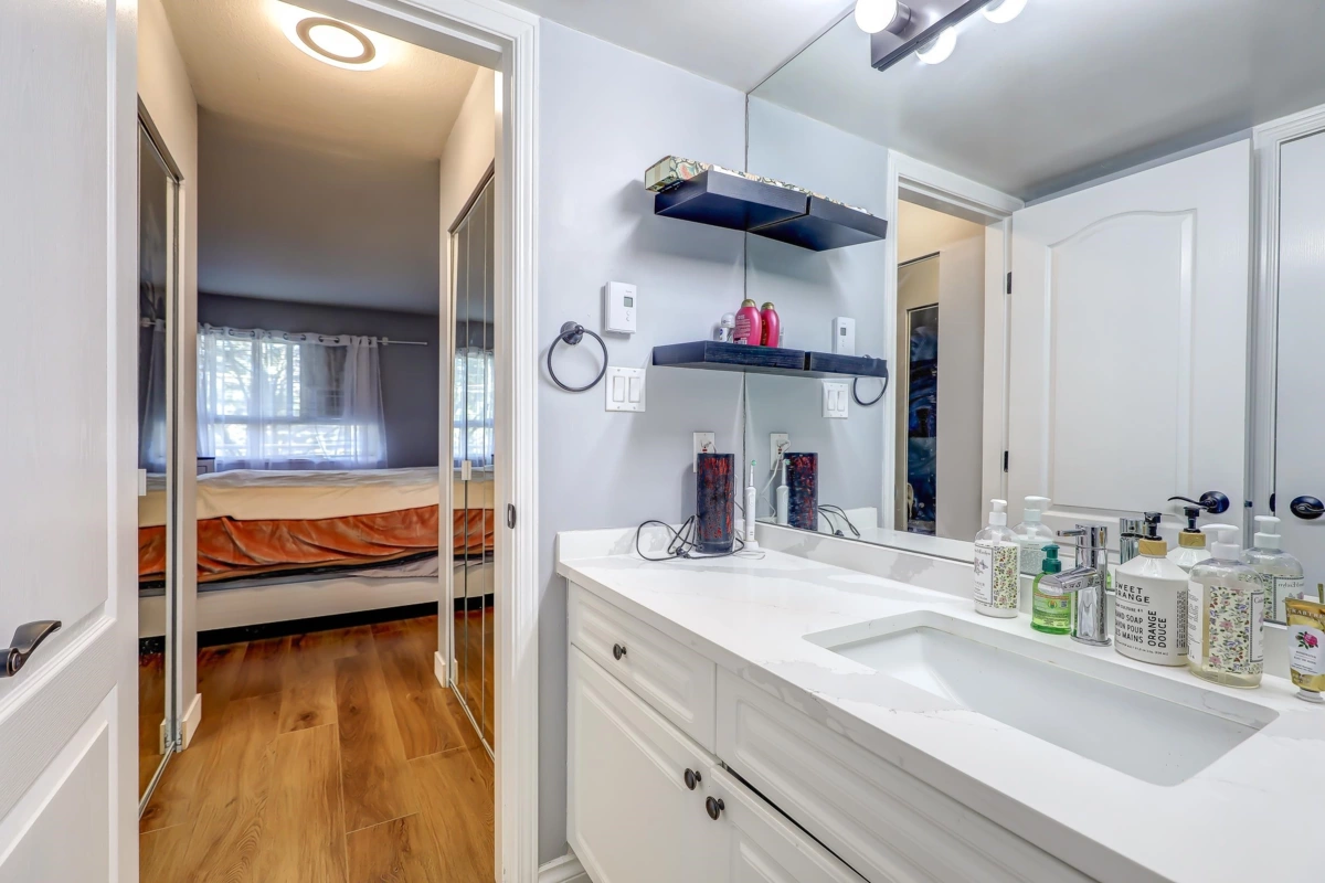 Mudroom Photo of 210 15110 108 Avenue, Surrey, BC