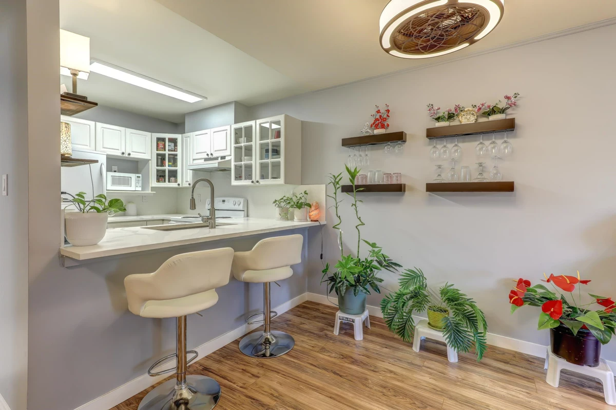 Primary Bathroom Photo of 210 15110 108 Avenue, Surrey, BC