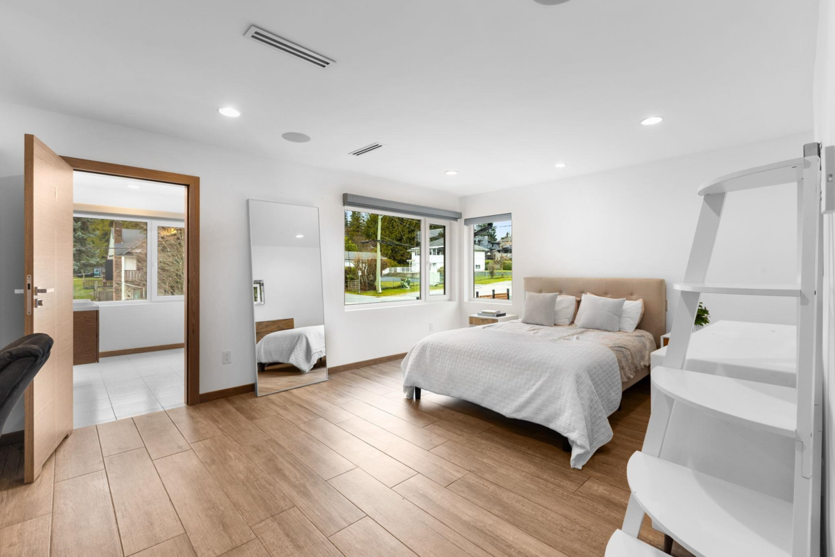 Entry Foyer Photo of 2150 Kugler Avenue, Coquitlam, BC