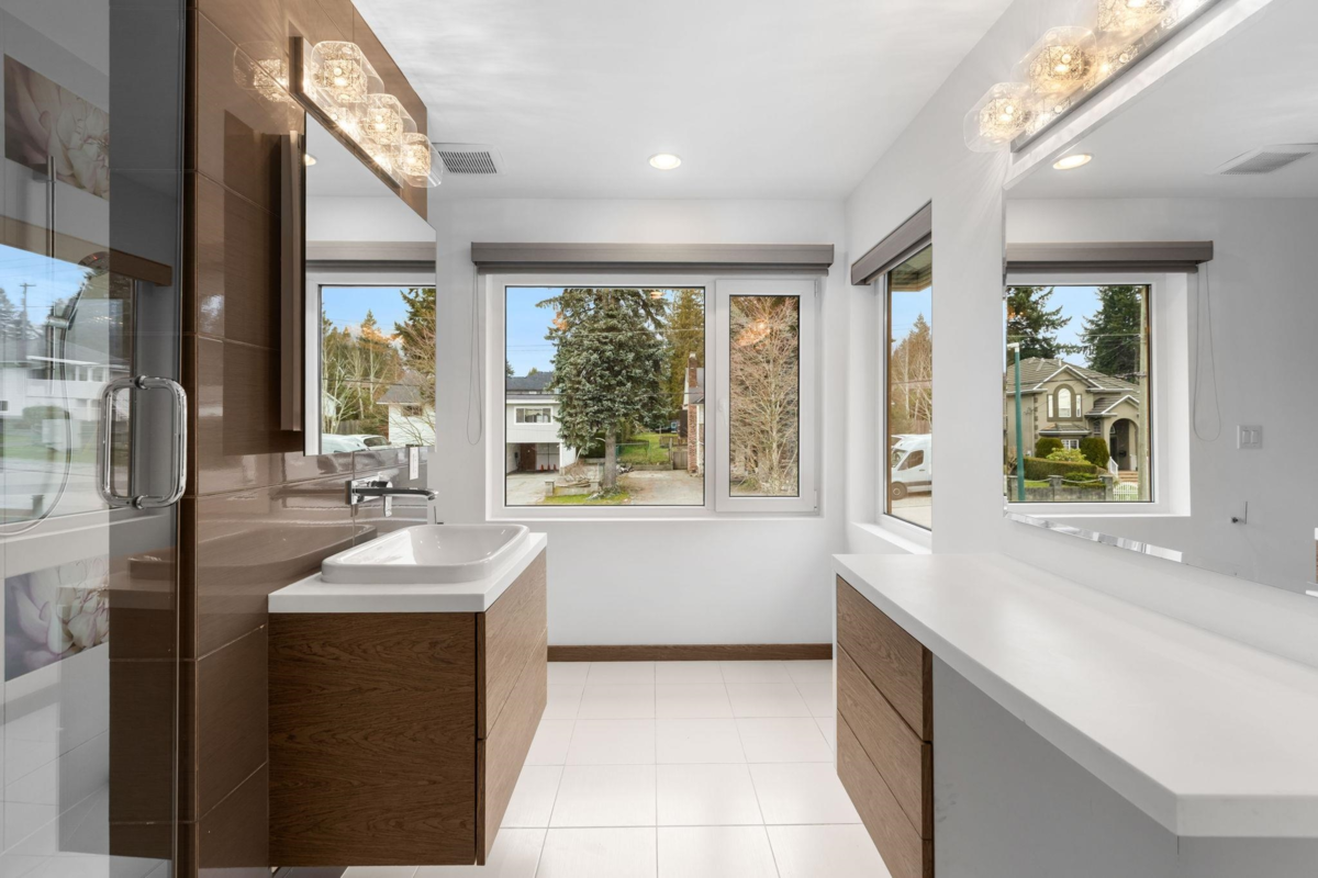 Hallway Photo of 2150 Kugler Avenue, Coquitlam, BC