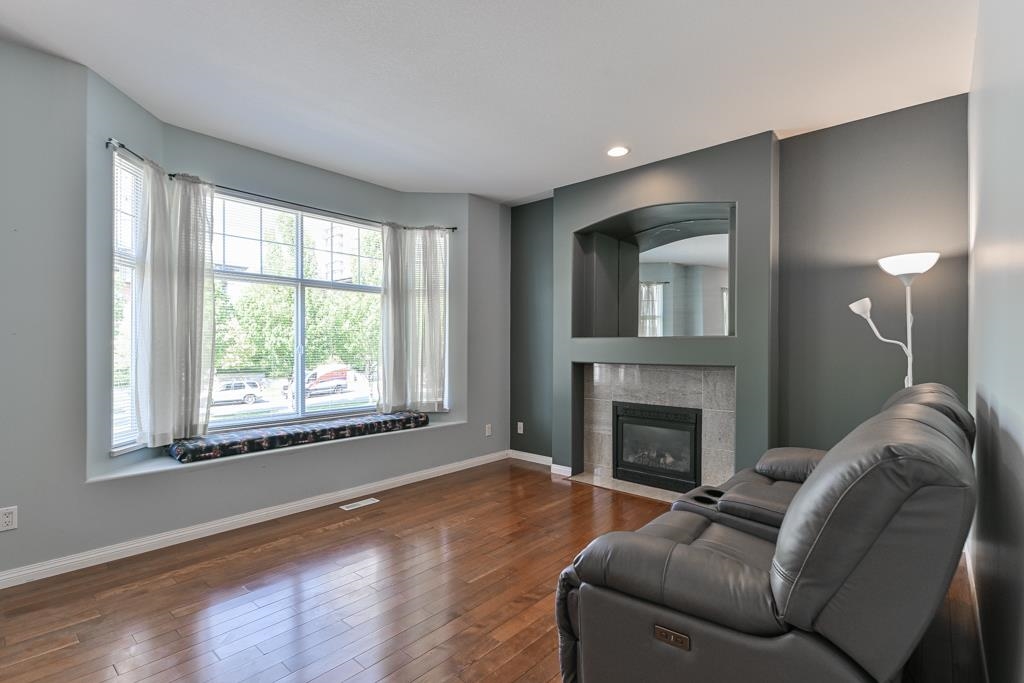 Dining Area Photo of 2672 Lincoln Avenue, Port Coquitlam, BC
