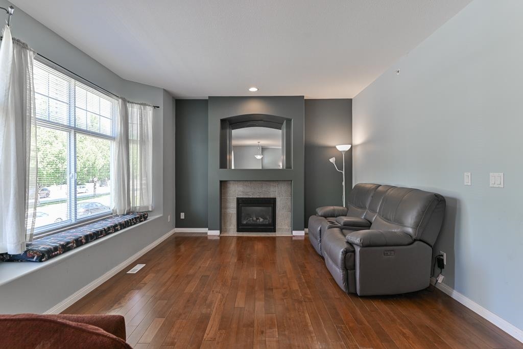 Living Room Photo of 2672 Lincoln Avenue, Port Coquitlam, BC