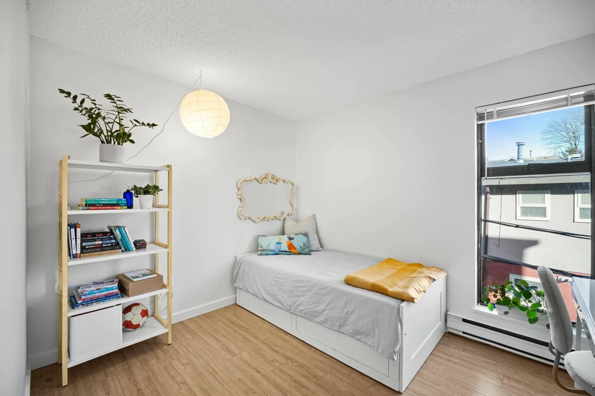 Bedroom 2 Photo of 301 674 W 17th Avenue, Vancouver, BC